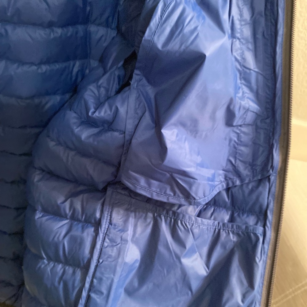 Gerry lightweight puffy coat with inside pockets, size small - Picture 7 of 12